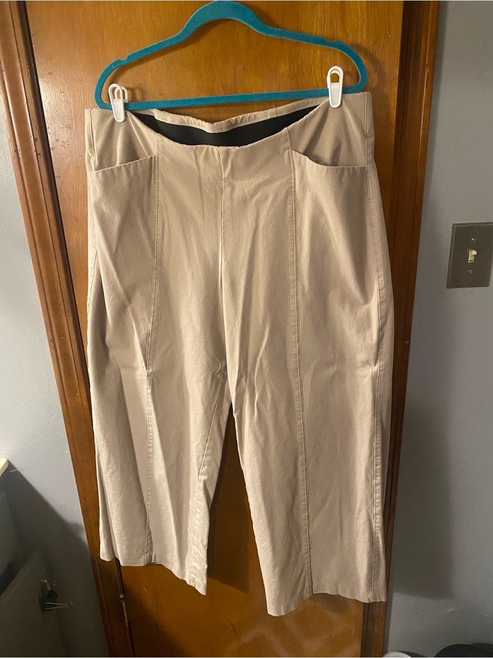 Old Navy Pixie Wide-Leg Stretch Pants in Light Beige